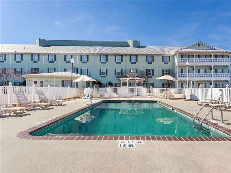 Baymont By Wyndham Decatur Hotel Exterior photo