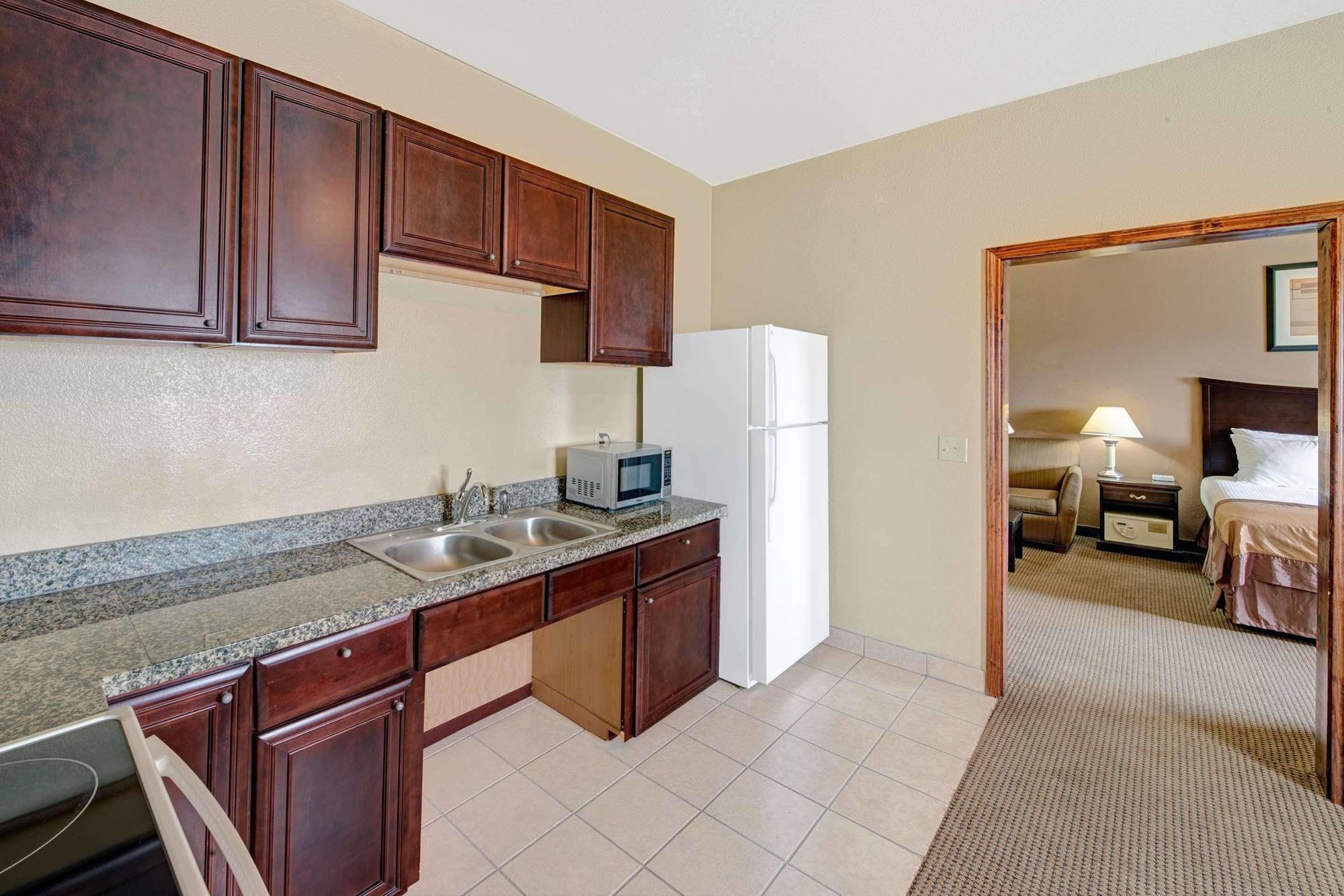 Baymont By Wyndham Decatur Hotel Exterior photo
